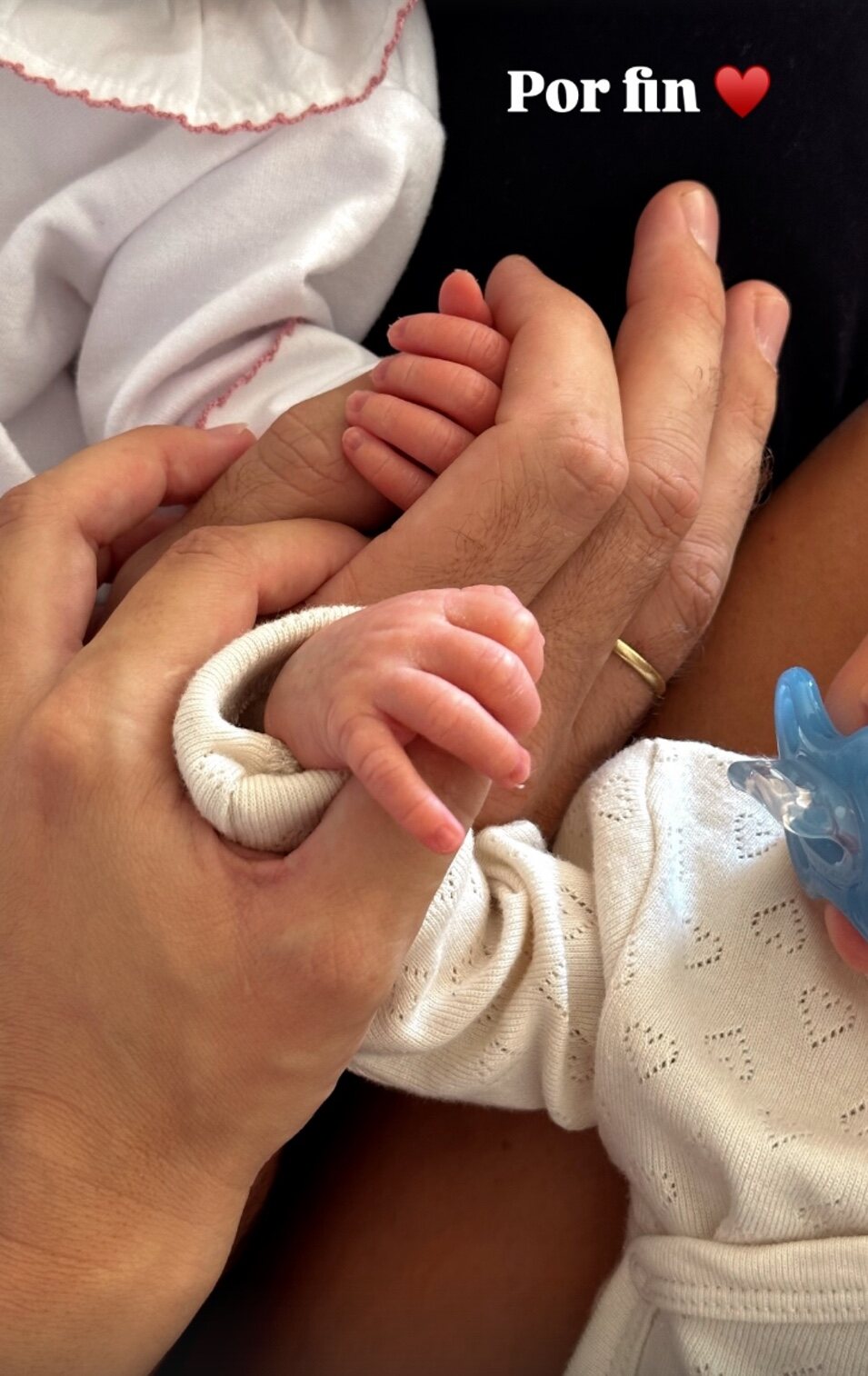 La familia unida tras la llegada de la pequeña Candela | Foto: Instagram