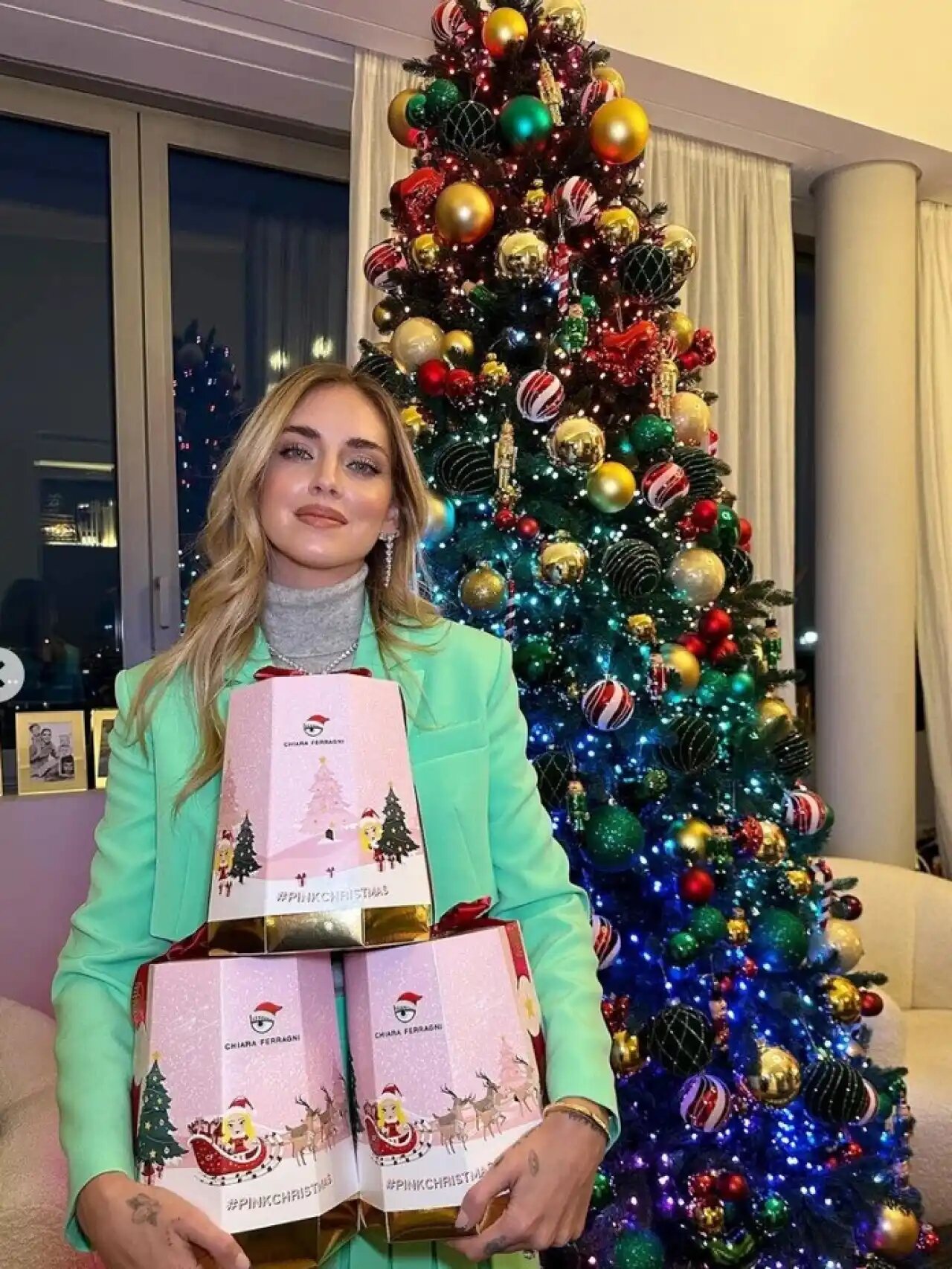 Chiara Ferragni con los Pandoro de la polémica | Foto: Instagram