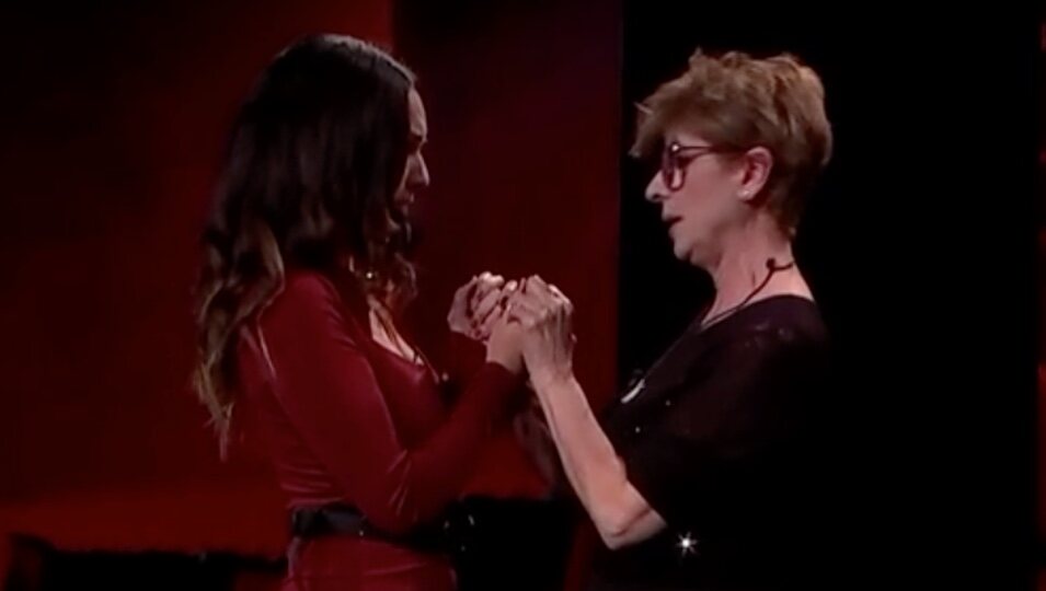 Encuentro entre Nerea y su suegra Natalia en la sala de cine/foto: telecinco.es 