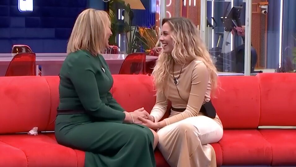 La madre de Edi con Violeta | Foto: telecinco.es