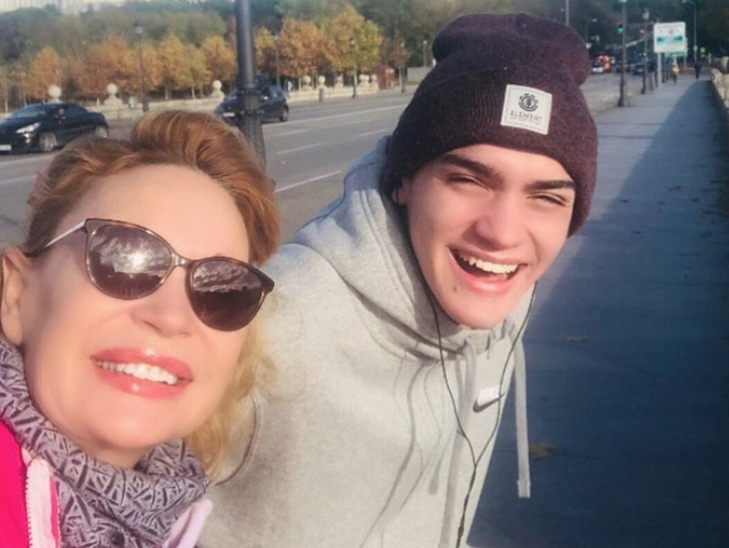 Marlène Mourreau y su hijo Gabriel Guevara/ Foto: Instagram