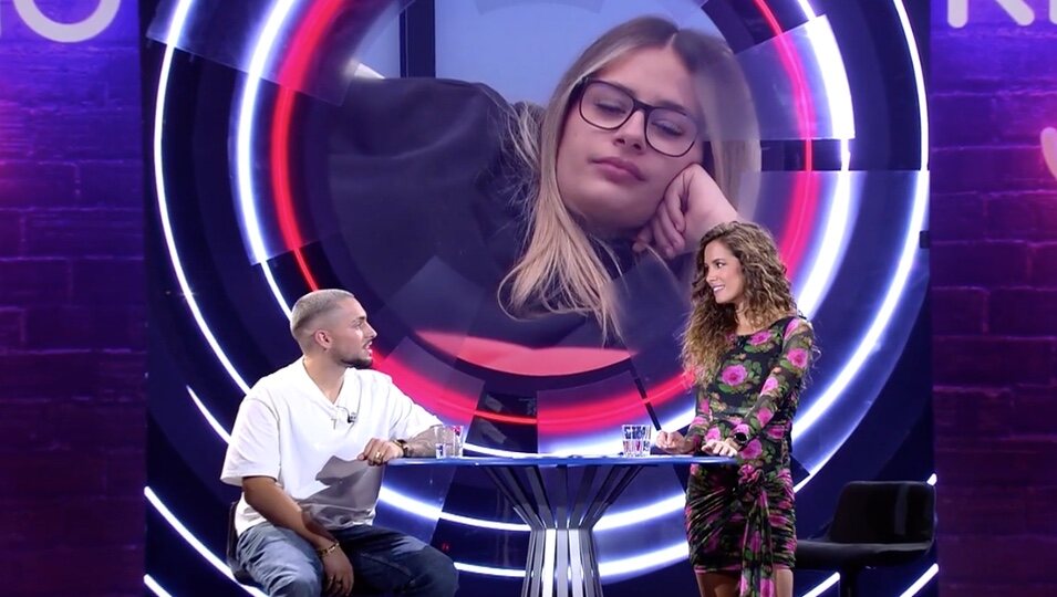 Manu escucha las opiniones de Edi sobre Laura l Fuente: Telecinco