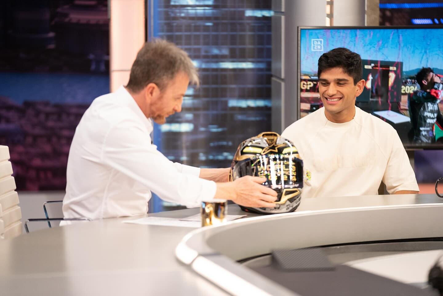 Jorge Martín con Pablo Motos en 'El Hormiguero'/ Foto: Antena 3