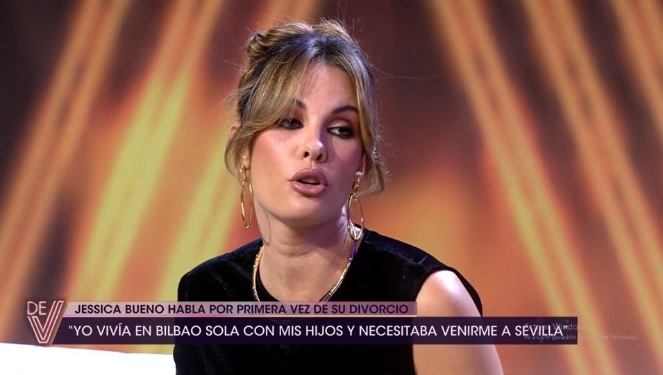 Jessica Bueno sentada en 'De Viernes'/Foto: telecinco.es 