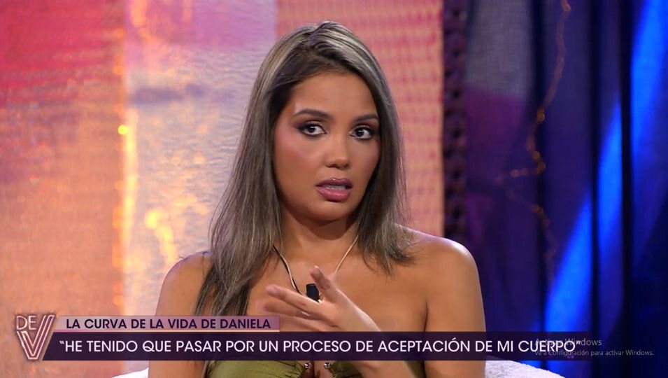 Daniela sentada en el plató de 'De Viernes'/Foto: telecinco.es