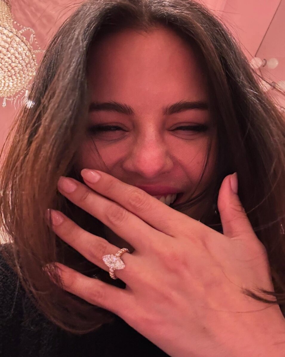 Selena con su anillo de compromiso | Instagram