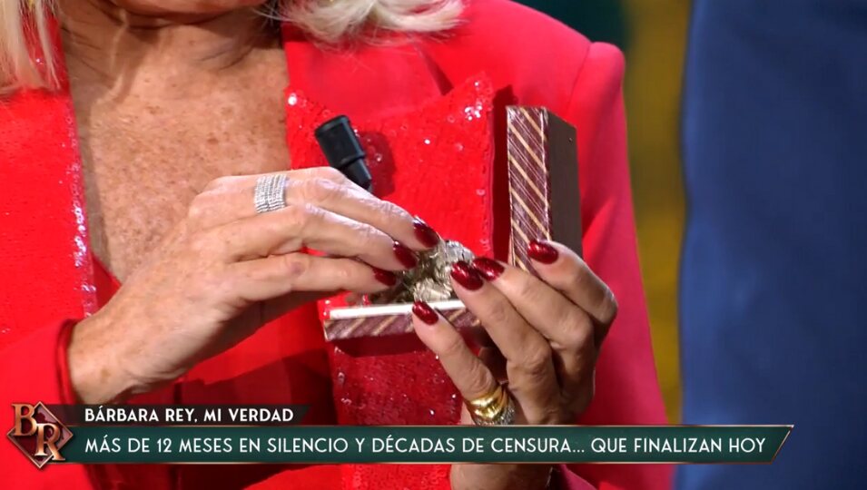 Bárbara Rey muestra las joyas que le regaló Juan Carlos I l Foto: Telecinco.es