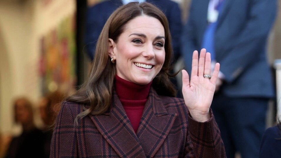 Kate Middleton, muy sonriente durante su visita al Royal Marsden Hospital de Londres