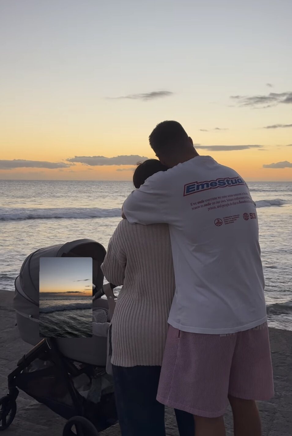 Anabel y David con su hija frente al mar | Instagram