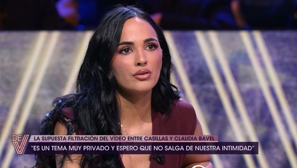 Claudia se pronuncia en video íntimo con cajas/foto: Telecinco.es 