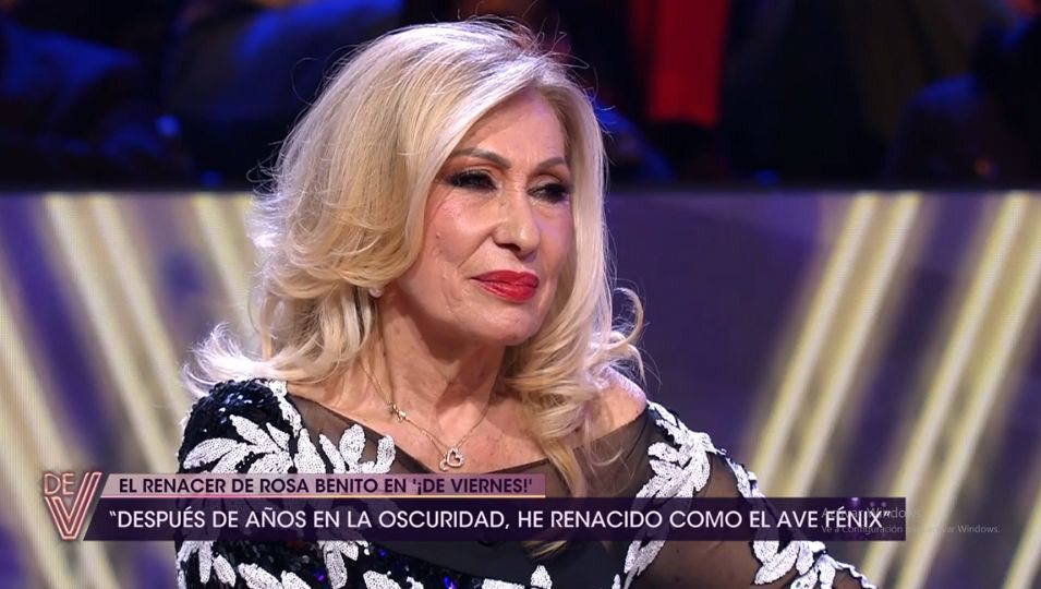 Rosa Benito sentada en 'De viernes'/Foto: telecinco.es 