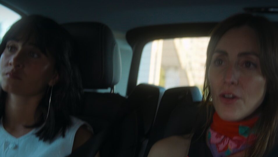 Aitana y Nuria Andreu en el automóvil después de una actuación/foto: Netflix