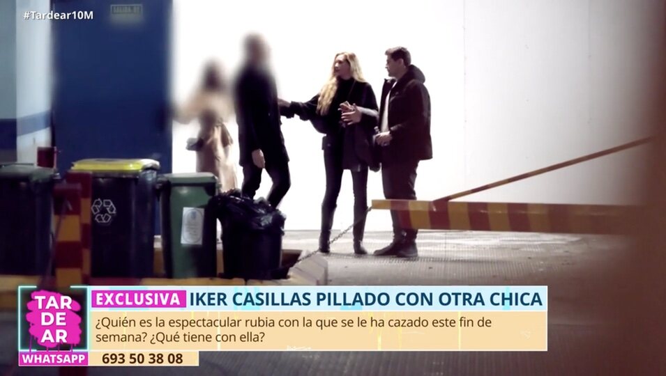 Iker Casillas junto a su presunta amiga a la salida de una discoteca/Foto: telecinco.es 