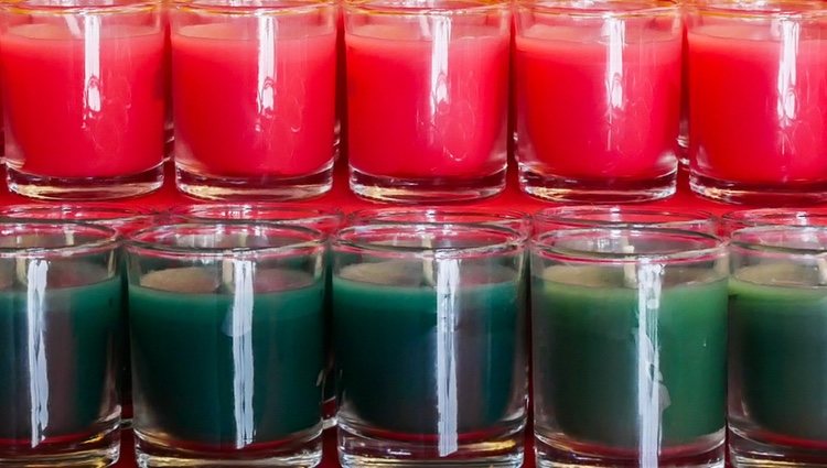 Necesitas una vela blanca, una verde y una roja para tu ritual de fuerza