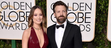 Olivia Wilde y Jason Sudeikis en la alfombra roja de los Globos de Oro 2016