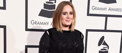 Adele en la alfombra roja de los Premios Grammy 2016