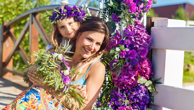 las coronas o trenzas de flores también se utilizan para atraer la suerte