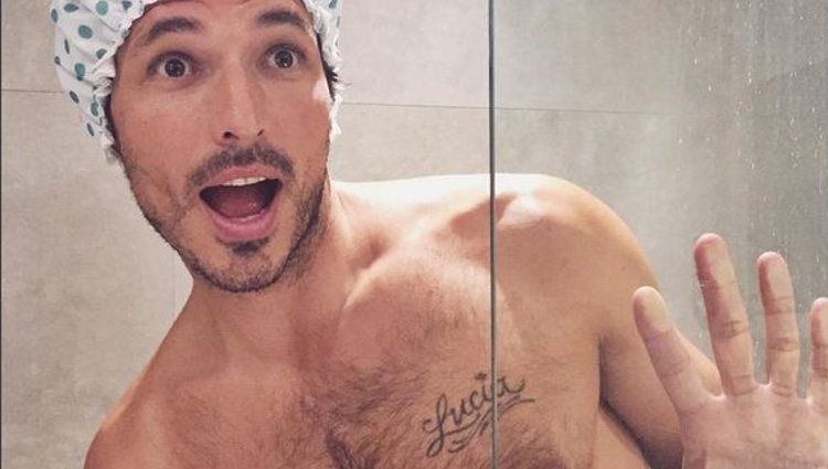 Andrés Velencoso lleva tatuado el nombre de su madre/ Fuente: Instagram