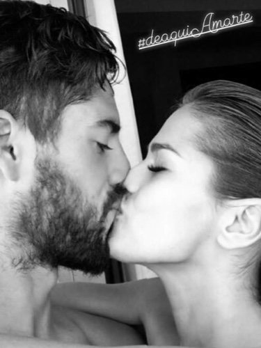 Uno de los besos más románticos de Isco Alarcón y Sara Sálamo/ Fuente: Instagram