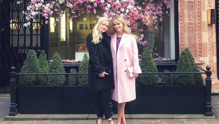 Reese Witherspoon y su hija Ava Phillippe posando en Londres / Fuente: Instagram