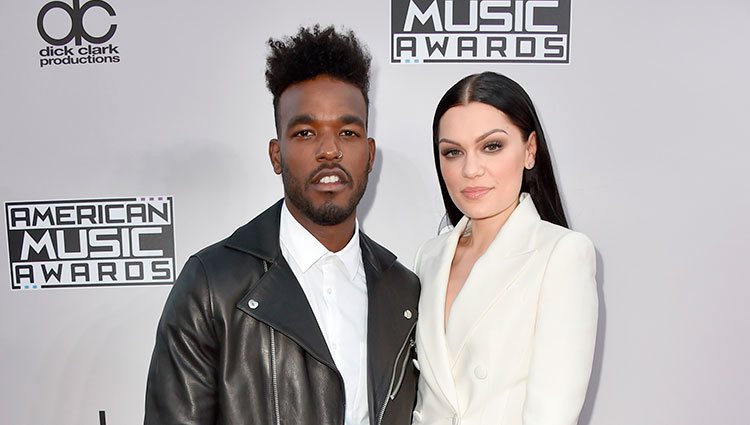 Jessie J y Luke James en los American Music Awards 2014