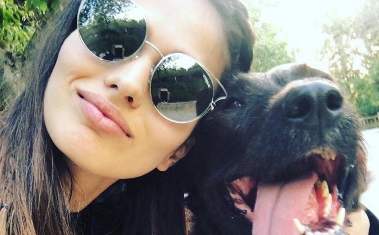 Sara Sálamo comparte muchas fotos con su perrita Miel