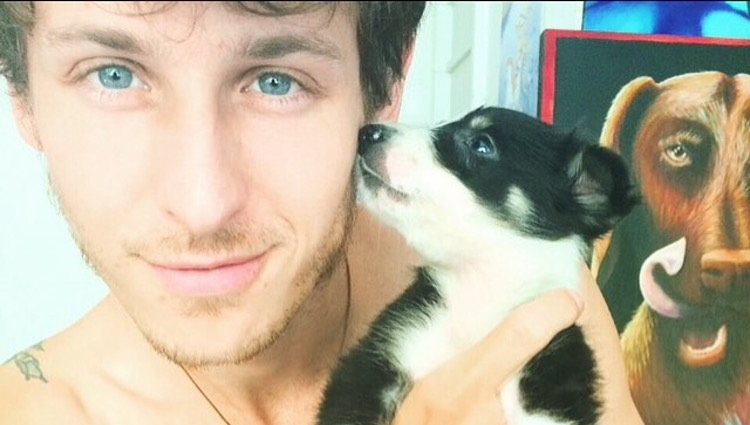 Nicolás Coronado con su perrito / Foto: Instagram