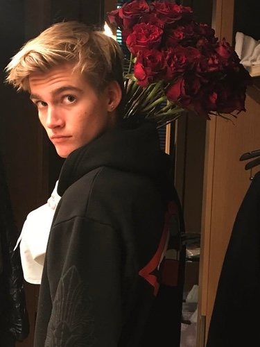 Presley Gerber posando de lo más sexy en Instagram