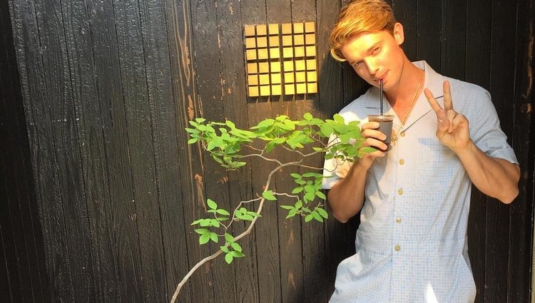 Patrick Schwarzenegger de lo más sexy posando para Instagram