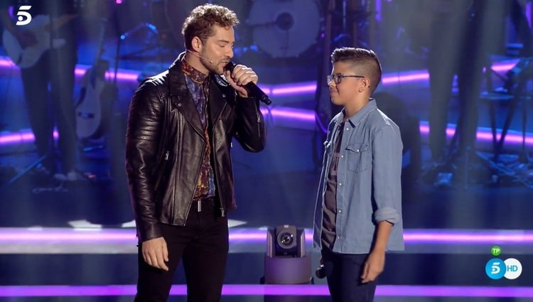 David Bisbal y Álvaro durante su actuación / Fuente: Telecinco.es