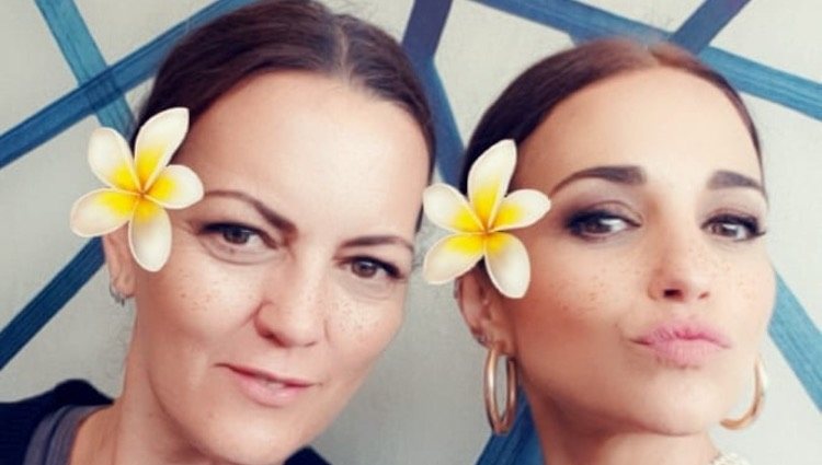 Pula Echevarría con su amiga Elena Hernández durante sus vacaciones/Foto: Telecinco