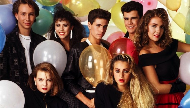 Paulina Rubio y Thalía junto al resto del grupo Timbiriche