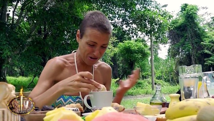 María Jesús Ruiz emocionada con su desayuno | Foto: Telecinco.es