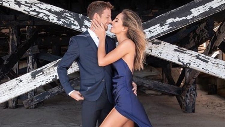 Jenson Button y Brittny Ward anunciando su compromiso / Instagram