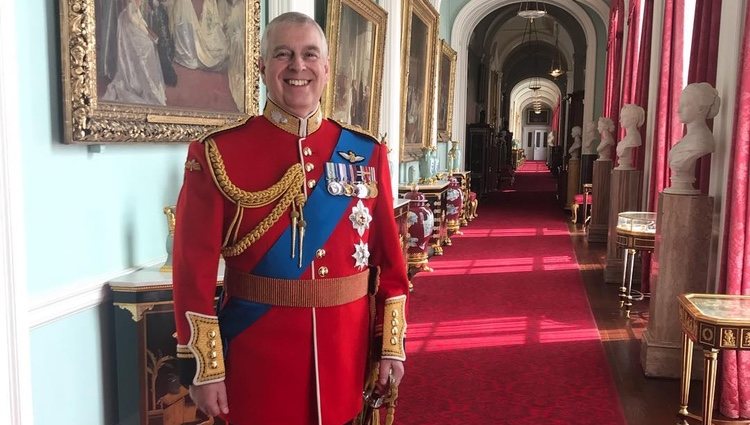 La polémica foto del Duque de York en el Palacio de Buckingham