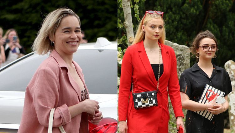 Emilia Clarke, Sophie Turner y Maisie Williams llegando a la Iglesia