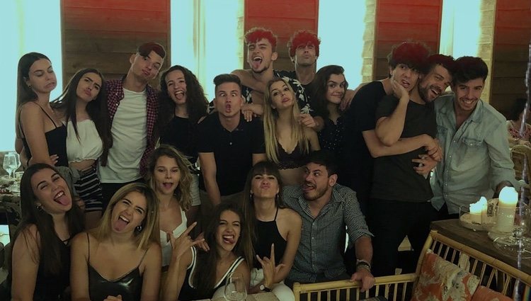 Aitana celebrando su cumpleaños con amigos y compañeros de 'OT'