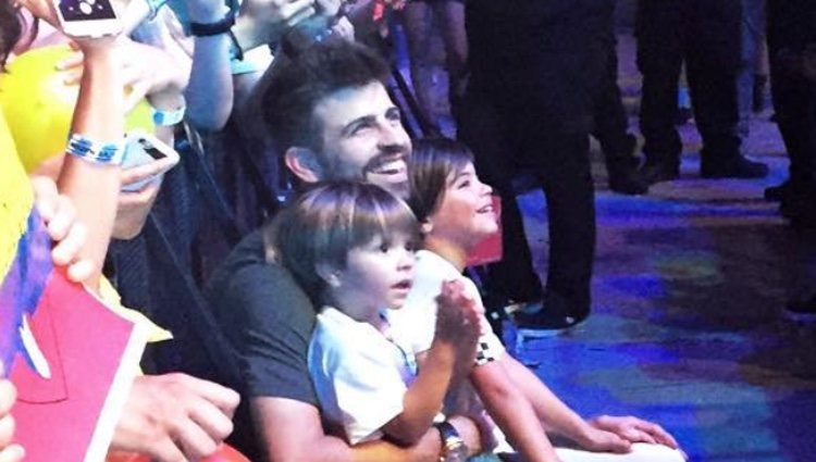 Gerard Piqué, Milan y Sasha disfrutando del concierto de Shakira en Barcelona/ Fuente: Instagram