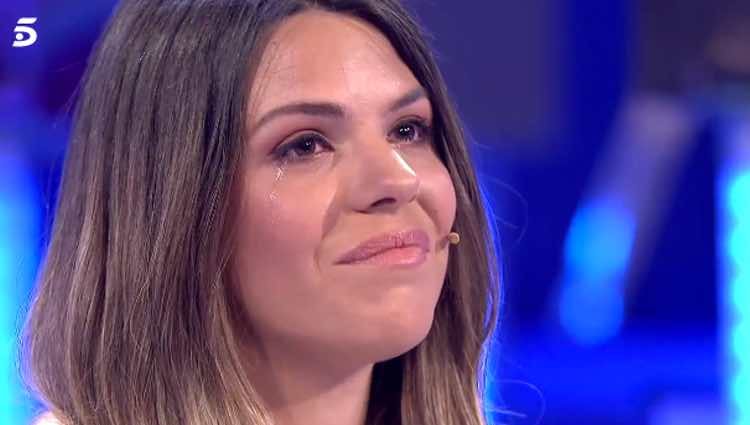 Laura Matamoros muy emocionada escuchando a su padre / Telecinco.es