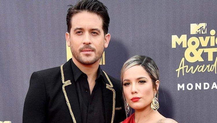 G-Eazy y su exnovia Halsey juntos en una alfombra roja en junio 