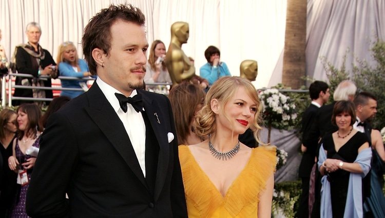 Michelle Williams junto a Heath Ledger en los Oscars 2006