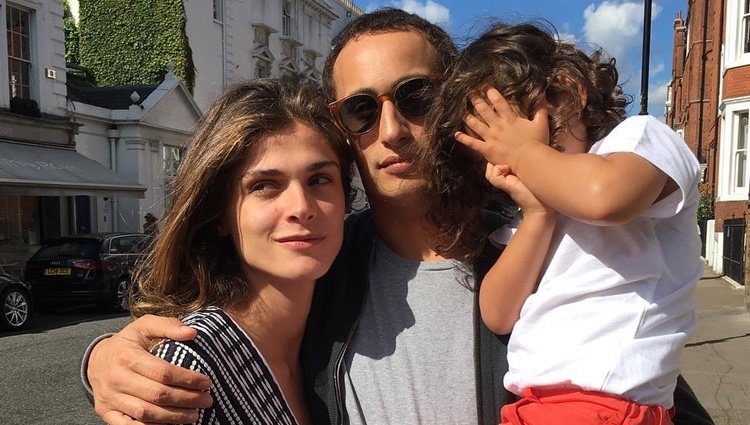 Alex Dellal con su mujer Elisa Sednaoui y su hijo mayor/Fuente:Instagram