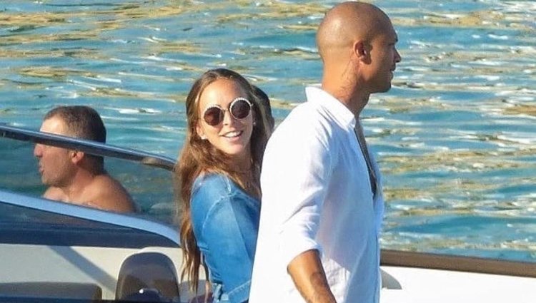 Jeremy Meeks y Chloe Green de paseo por la playa en Mykonos / Instagram 