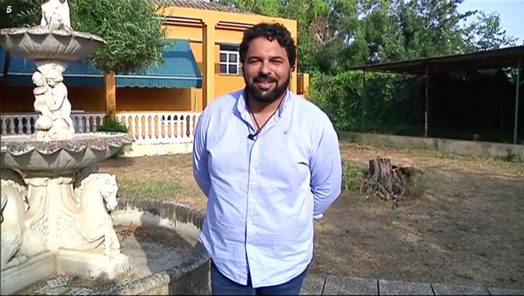 El marido de Saray Montoya enseña el jardín de la nueva casa / Telecinco.es