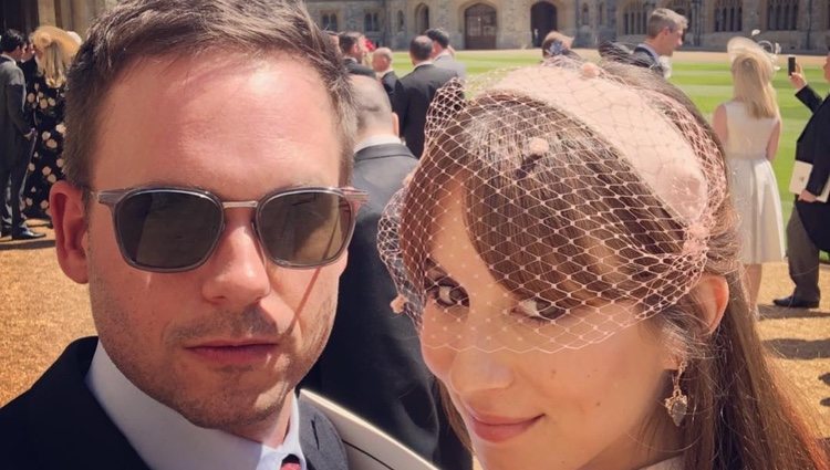 Patrick J.Adams y Troain Bellisario en la boda del Príncipe Harry y Meghan Markle/Fuente:Instagram