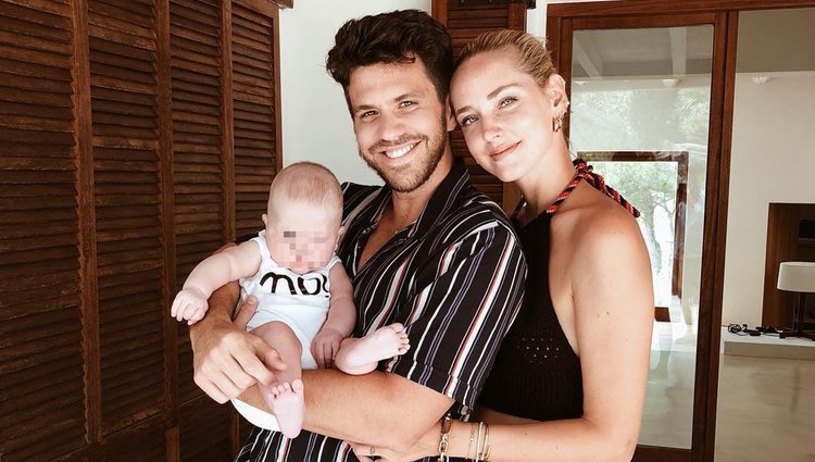 Andy McDougall junto a Chiara Ferragni y con el pequeño Leone en brazos / Instagram