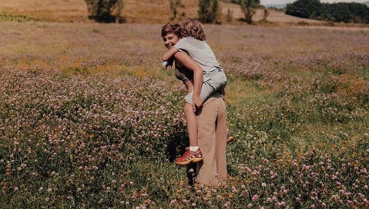 La foto de Laura Escanes con Julio, el hijo de Risto Mejide | Foto: Instagram Laura Escanes