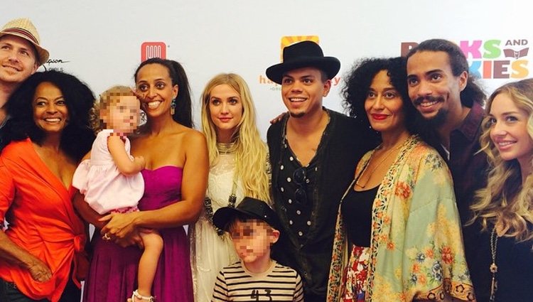 Evan Ross junto a sus hermanos por parte de madre / Instagram 