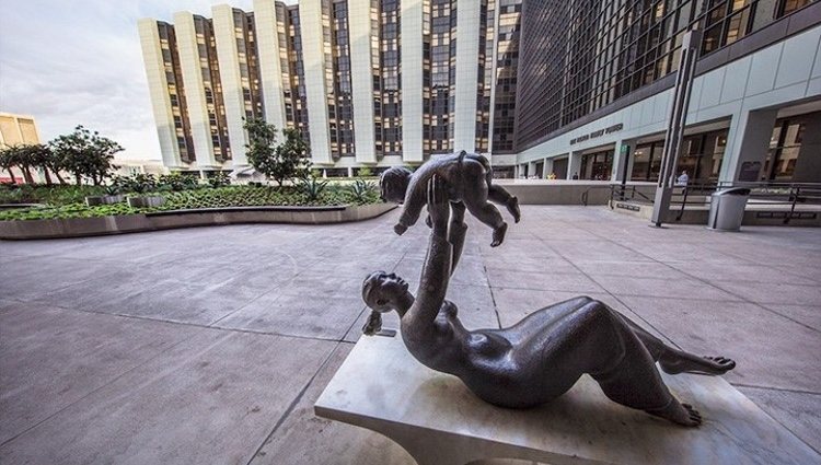 Exterior del Hospital Cedars-Sinai de Los Ángeles / Instagram