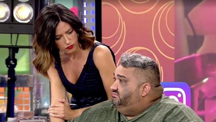 Javi arropado por Nuria Marín / Telecinco.es 